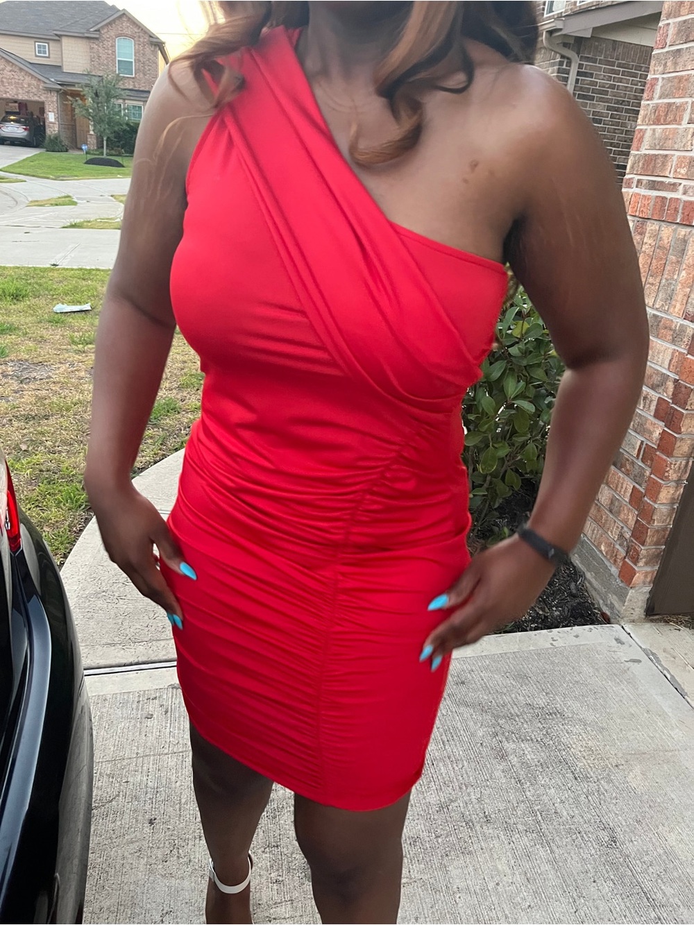 One-Shoulder Red Ruched Midi Dress - Picture 4 of 5